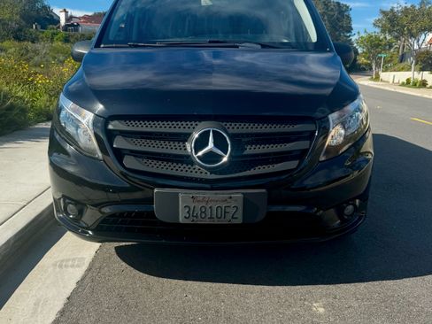 Used 2017 Mercedes-Benz Metris Passenger image 4