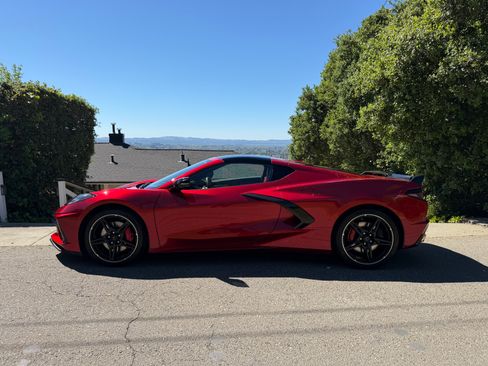 Used 2021 Chevrolet Corvette Stingray Coupe 2D w/ Z51 Performance Package image 2