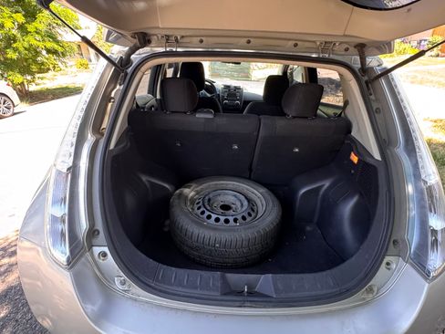 Used 2014 Nissan Leaf S FWD image 9