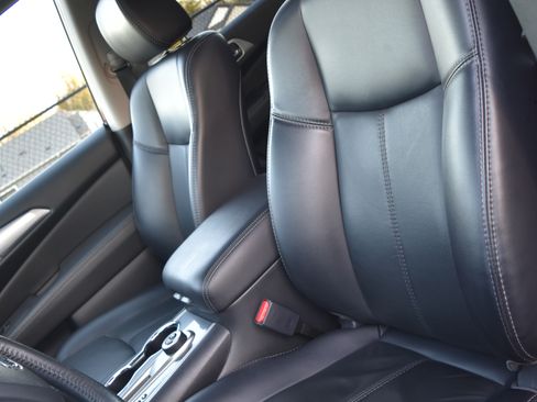 Used 2018 Nissan Pathfinder SL w/ SL Premium Package image 12