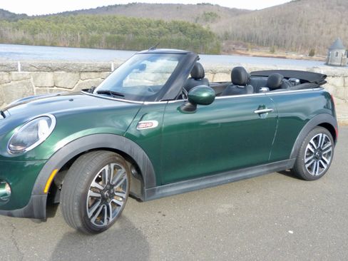 Used 2019 MINI Cooper S image 1