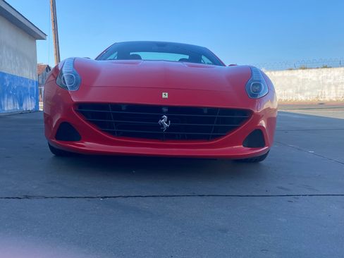 Used 2015 Ferrari California T image 15