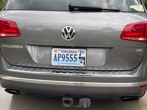 Used 2016 Volkswagen Touareg Sport AWD/4WD image 6