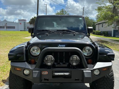 Used 2011 Jeep Wrangler Unlimited Sahara w/ Connectivity Group AWD/4WD image 6