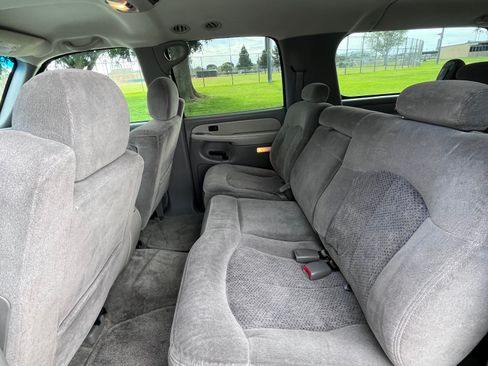 Used 2001 Chevrolet Suburban 2500 LS w/ LS Preferred Equipment Group RWD image 17