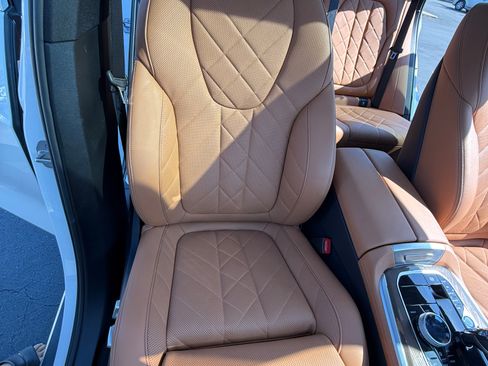 Used 2023 BMW X5 xDrive40i w/ Executive Package image 12