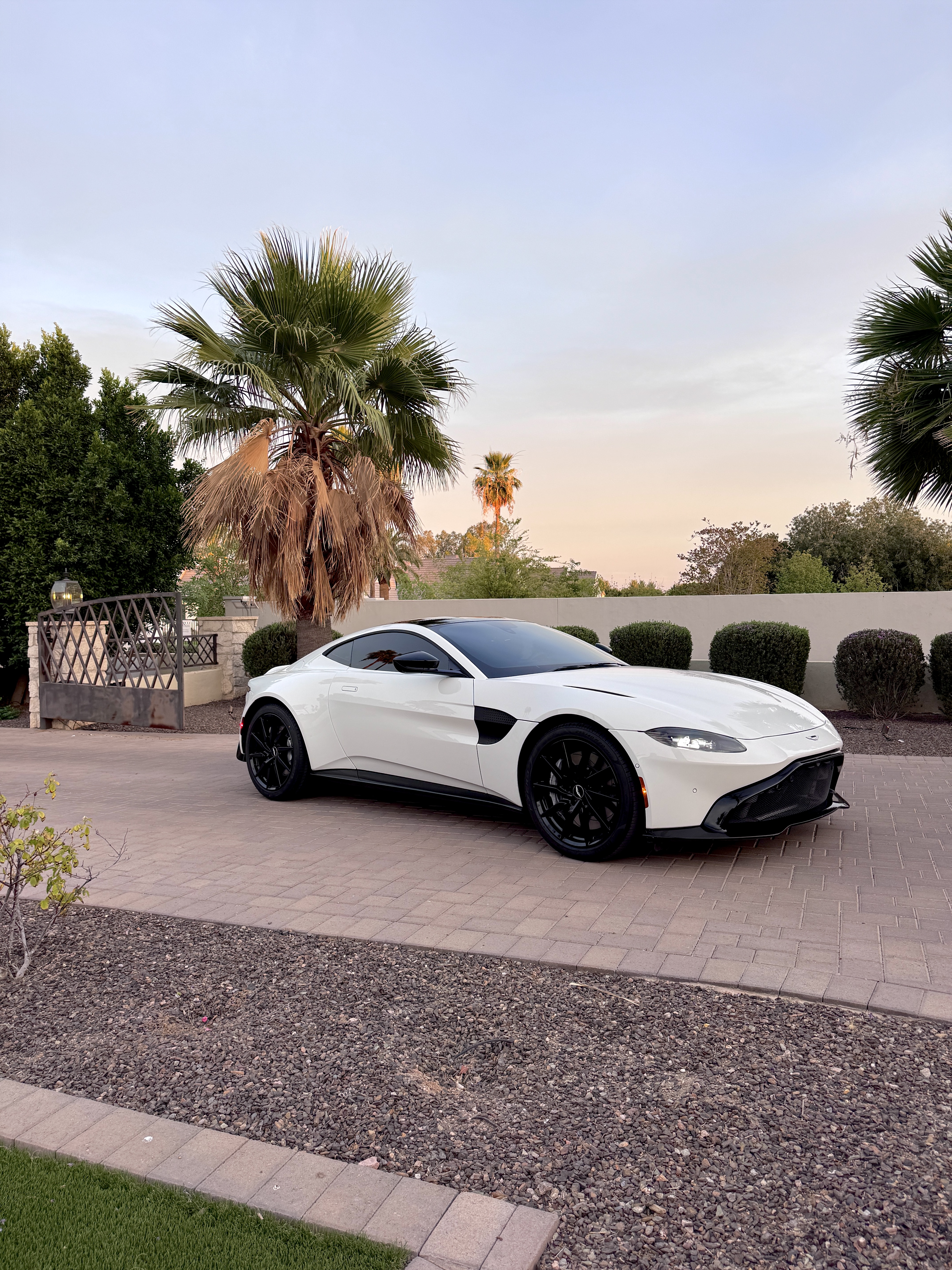 Used 2020 Aston Martin V8 Vantage Coupe RWD image 5