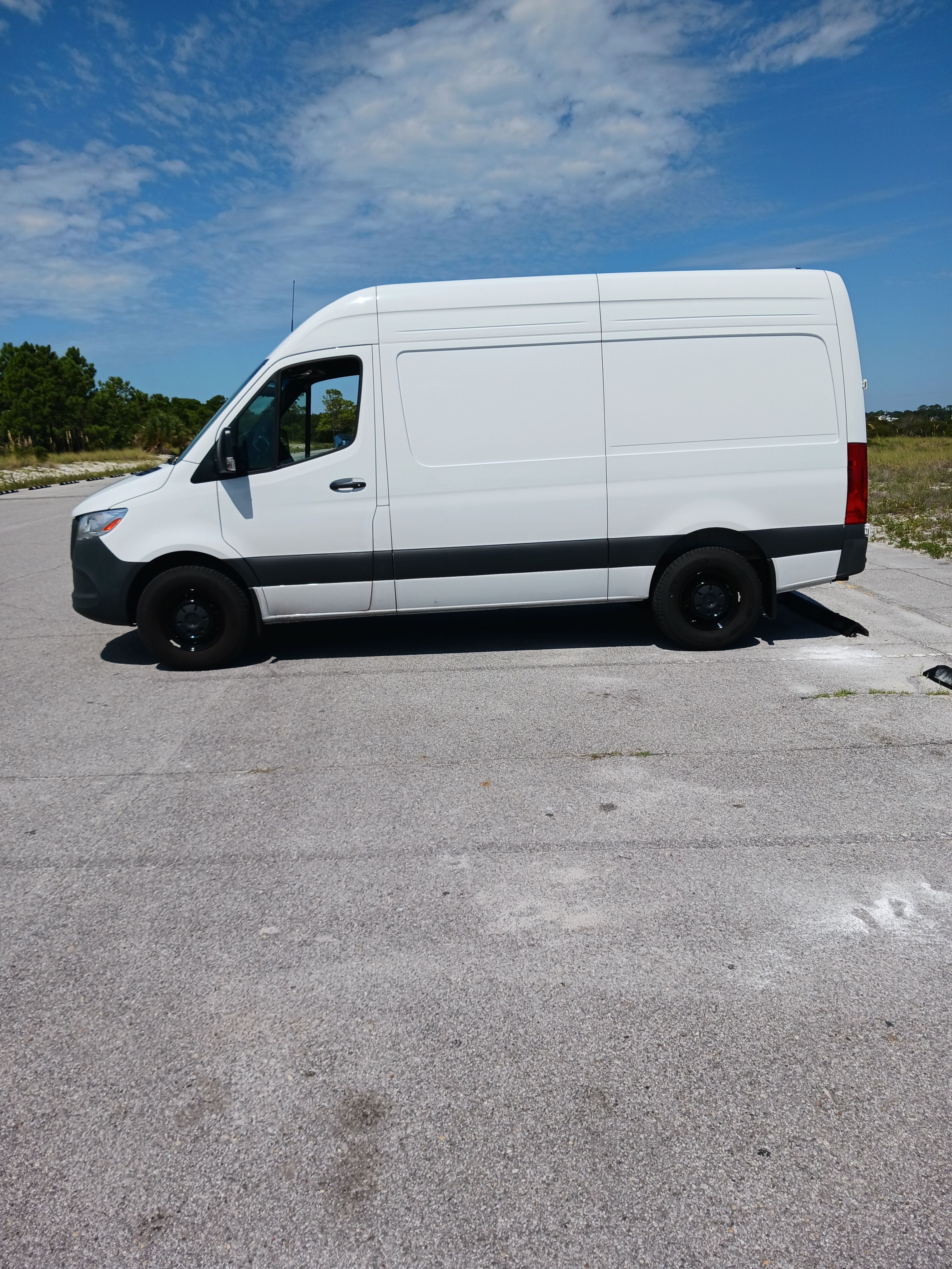 Used 2024 Mercedes-Benz Sprinter 2500 image 2