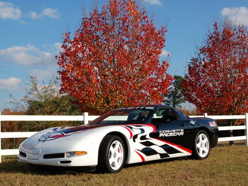 Used 1998 Chevrolet Corvette Coupe w/ Roof Pkg image 23