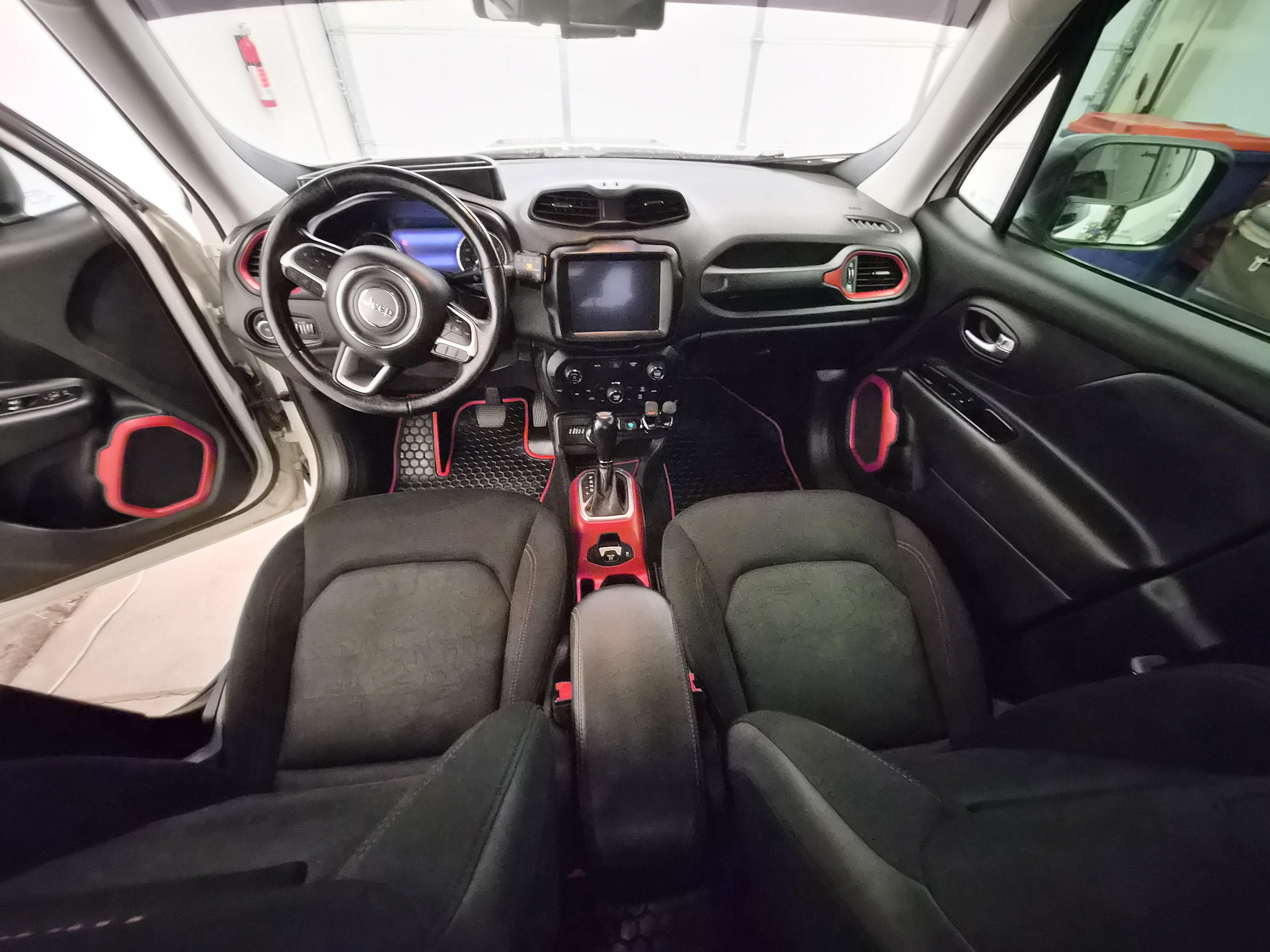 Used 2018 Jeep Renegade Trailhawk w/ UConnect 8.4 Nav Group AWD/4WD image 14