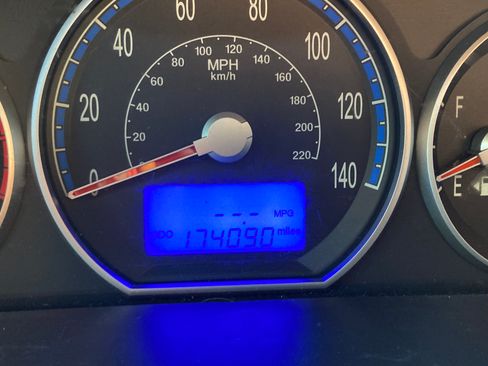 Used 2009 Hyundai Santa Fe SE image 5