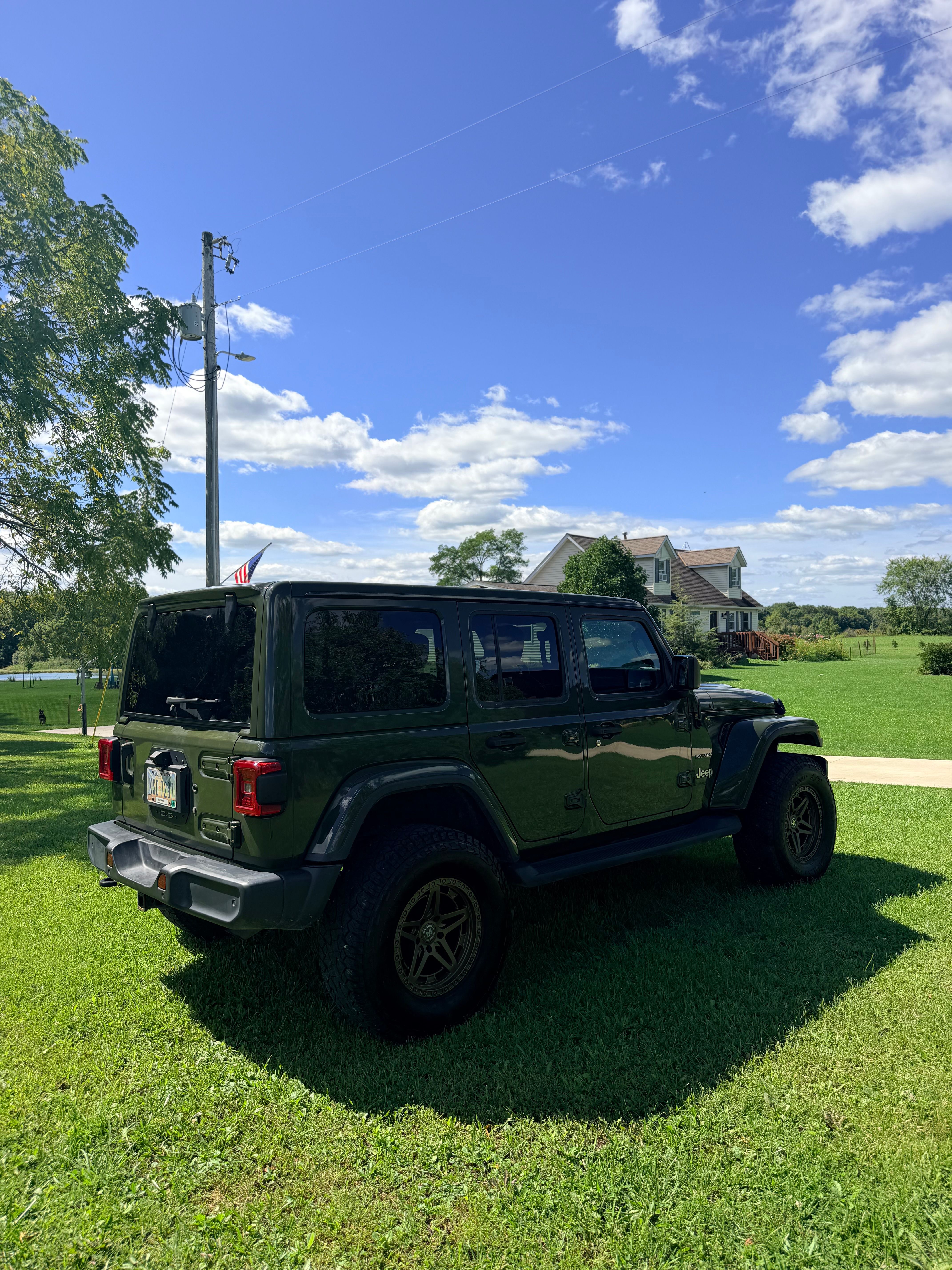 Used 2021 Jeep Wrangler Unlimited Sahara w/ Uconnect 4C Nav & Sound Group AWD/4WD image 8