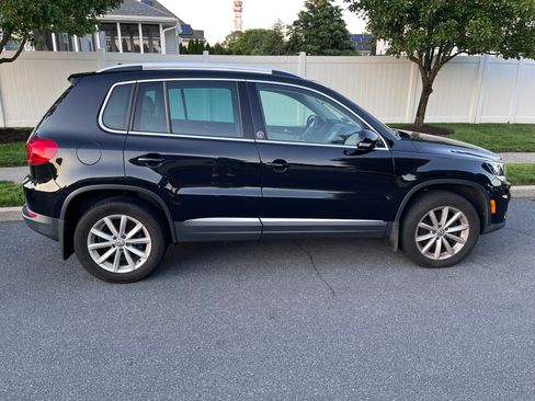 Used 2017 Volkswagen Tiguan Wolfsburg Edition AWD/4WD image 2
