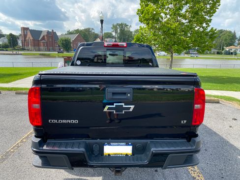 Used 2016 Chevrolet Colorado LT w/ Midnight Edition image 10