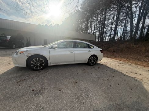 Used 2017 Toyota Avalon XLE Premium image 9
