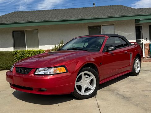 Used 2000 Ford Mustang GT image 1