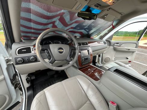 Used 2008 Chevrolet Suburban LTZ w/ LTZ Preferred Equipment Group AWD/4WD image 23