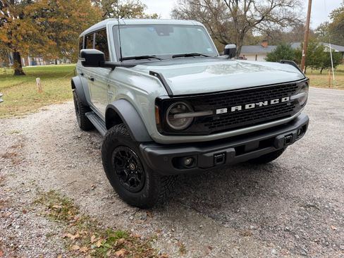 Used 2023 Ford Bronco Wildtrak image 4