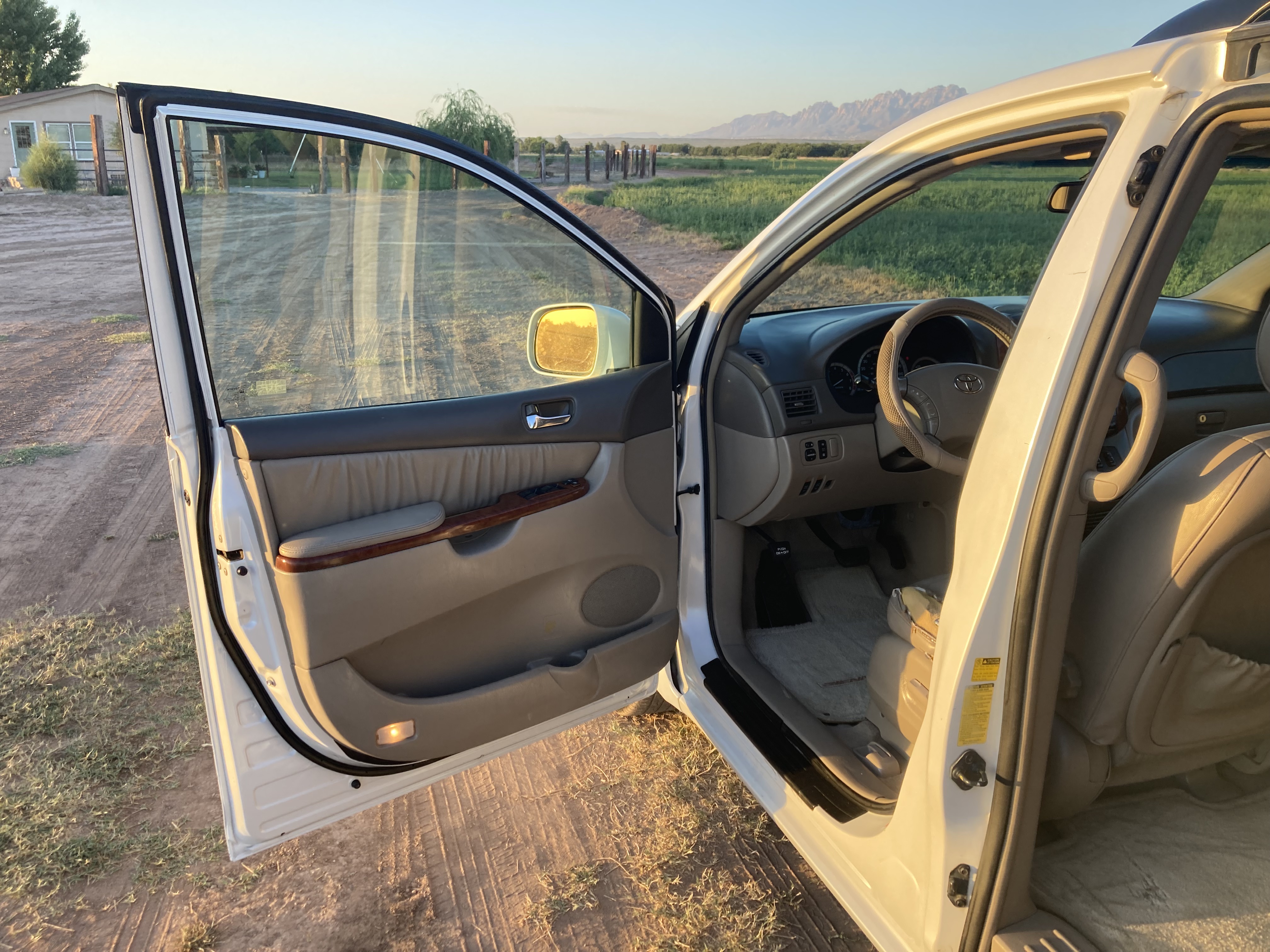 Used 2004 Toyota Sienna XLE w/ XLE Pkg 12 FWD image 14