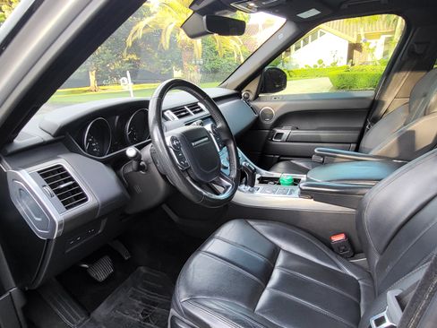Used 2017 Land Rover Range Rover Sport SE image 8