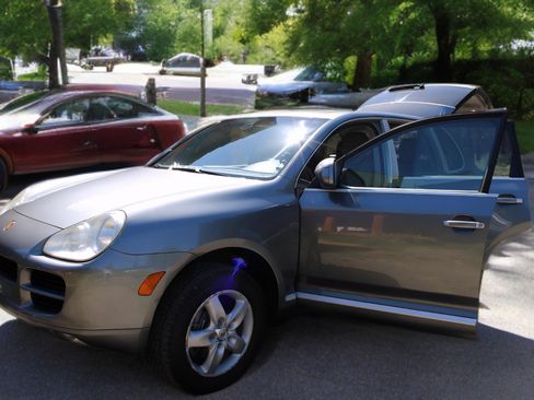 Used 2005 Porsche Cayenne image 8