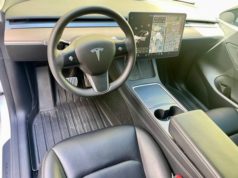 Used 2021 Tesla Model Y Long Range image 8