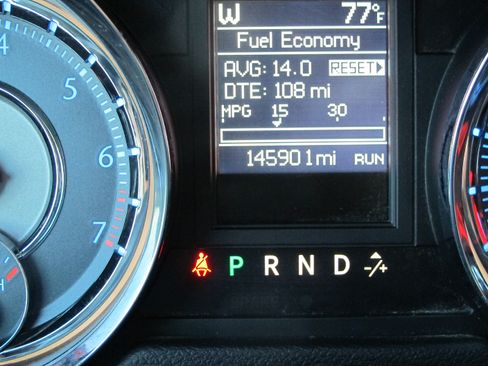 Used 2015 Chrysler Town & Country Touring image 13