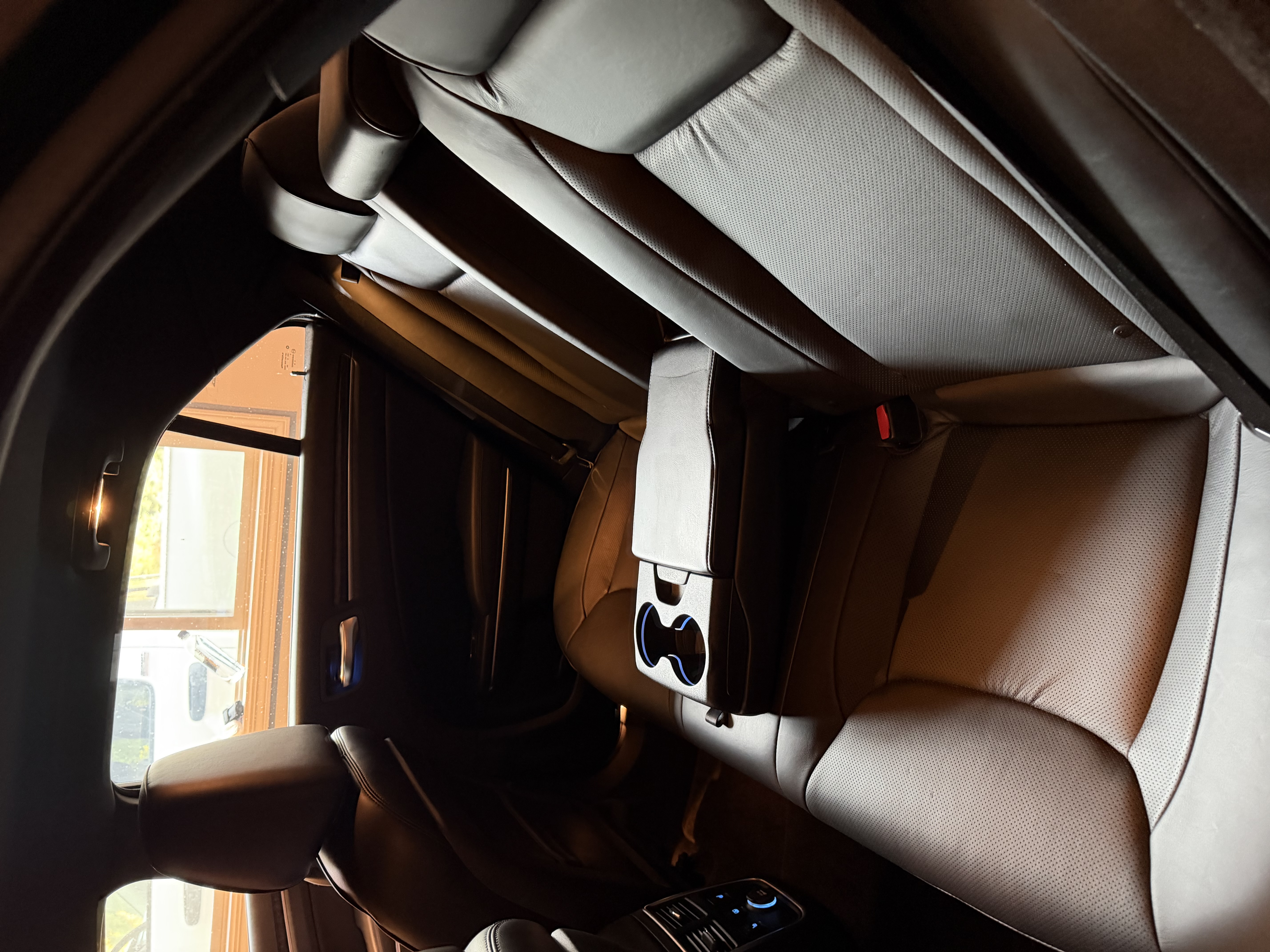 Used 2011 Chrysler 300 C RWD image 8