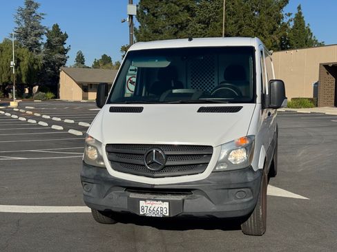 Used 2016 Mercedes-Benz Sprinter 2500 image 13