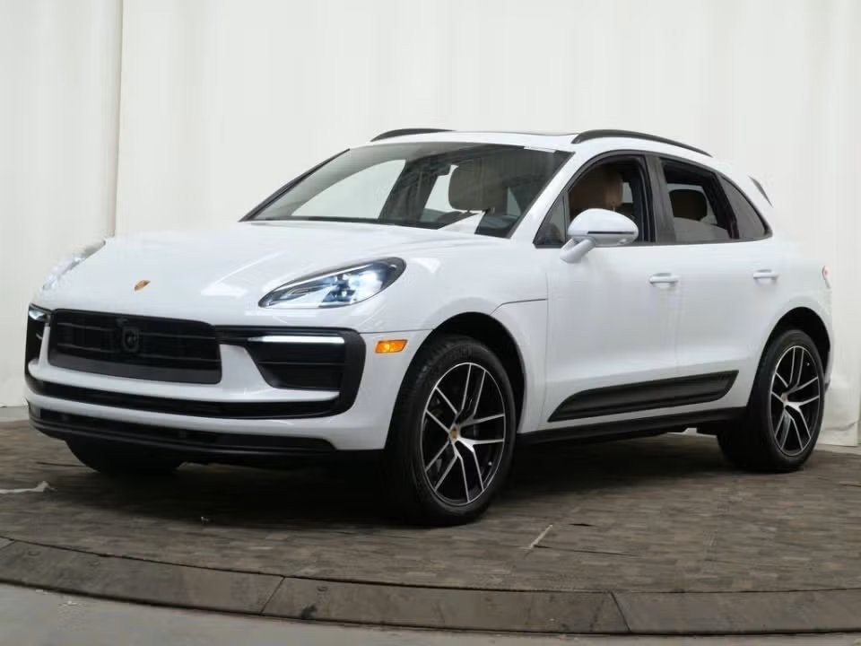 Used 2023 Porsche Macan AWD/4WD image 1