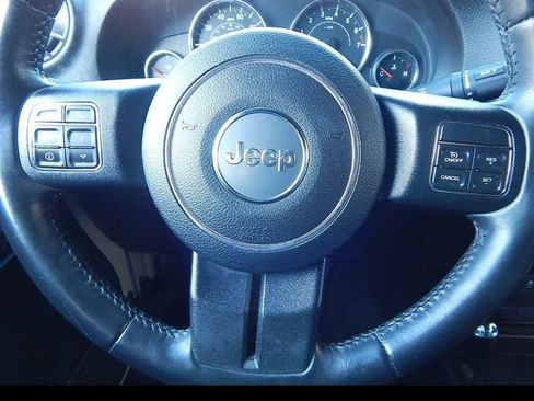 Used 2016 Jeep Wrangler Unlimited Rubicon w/ Connectivity Group image 25