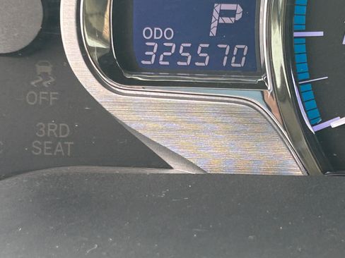 Used 2011 Toyota Sienna XLE image 2