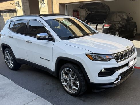 Used 2023 Jeep Compass Latitude w/ Sun and Sound Group image 10