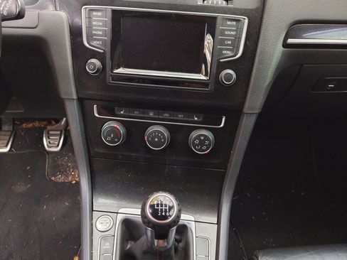 Used 2015 Volkswagen GTI SE image 15