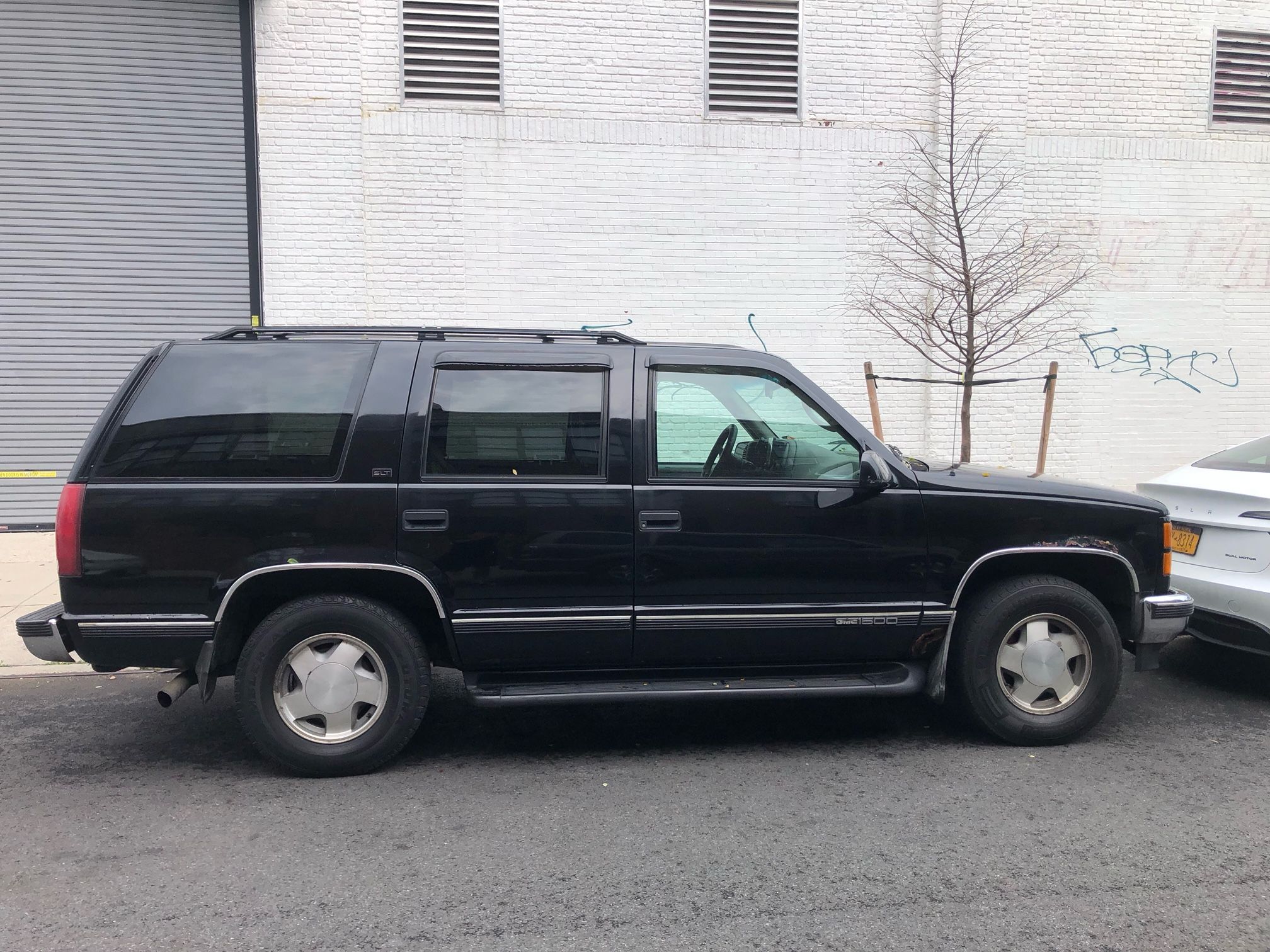 Used 1995 GMC Yukon 4WD 4-Door image 1