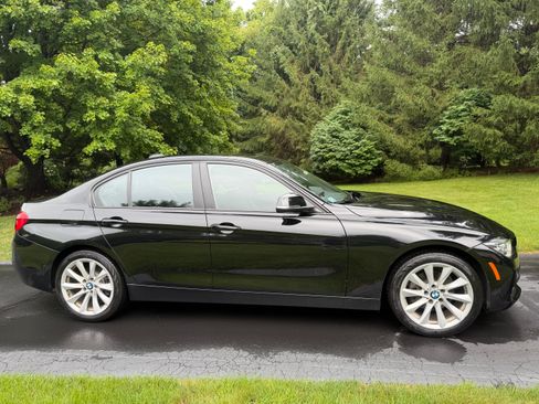 Used 2017 BMW 320i xDrive Sedan AWD/4WD image 5