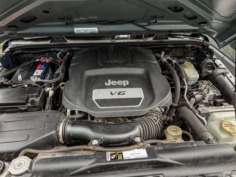 Used 2015 Jeep Wrangler Unlimited Sport image 18