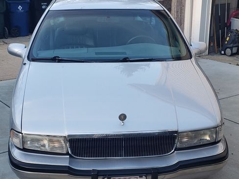 Used 1996 Buick Roadmaster Estate image 2