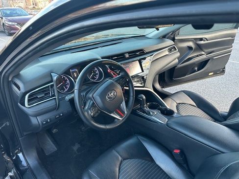 Used 2018 Toyota Camry SE image 6