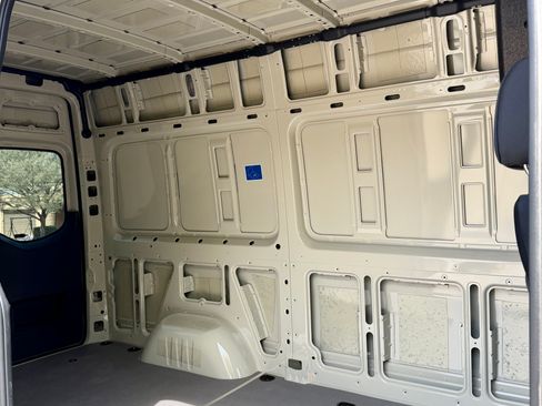 Used 2022 Mercedes-Benz Sprinter 2500 image 13