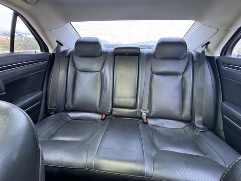 Used 2016 Chrysler 300 C image 9