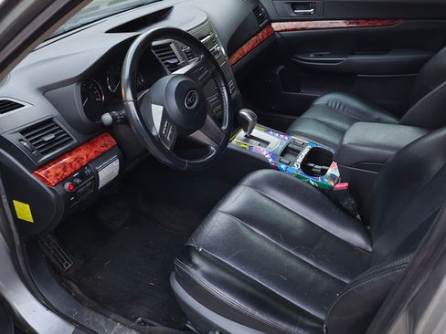 Used 2011 Subaru Outback 2.5i Limited image 9