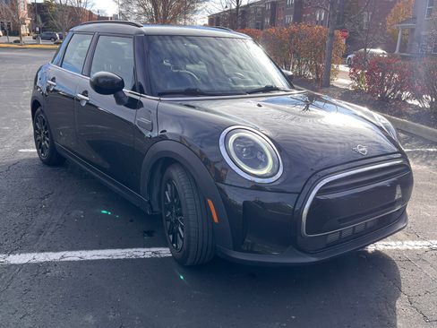 Used 2022 MINI Cooper 4-Door Hardtop image 2