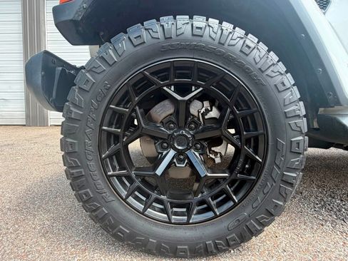 Used 2024 Jeep Wrangler Unlimited Sahara w/ Technology Group AWD/4WD image 5