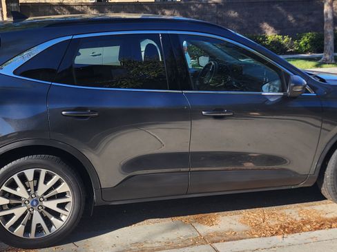 Used 2020 Ford Escape Titanium image 2