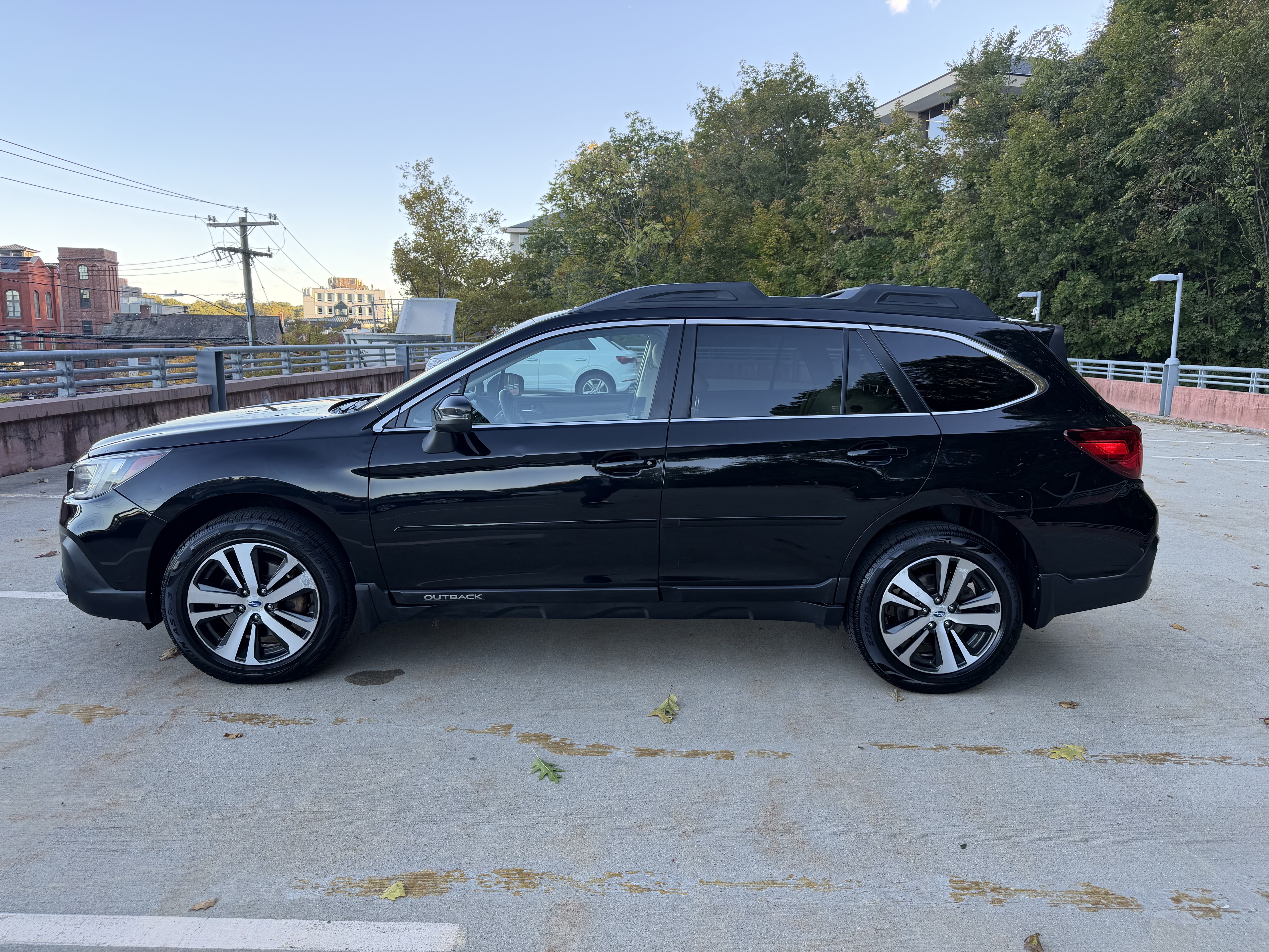 Used 2018 Subaru Outback 3.6R Limited AWD/4WD image 1