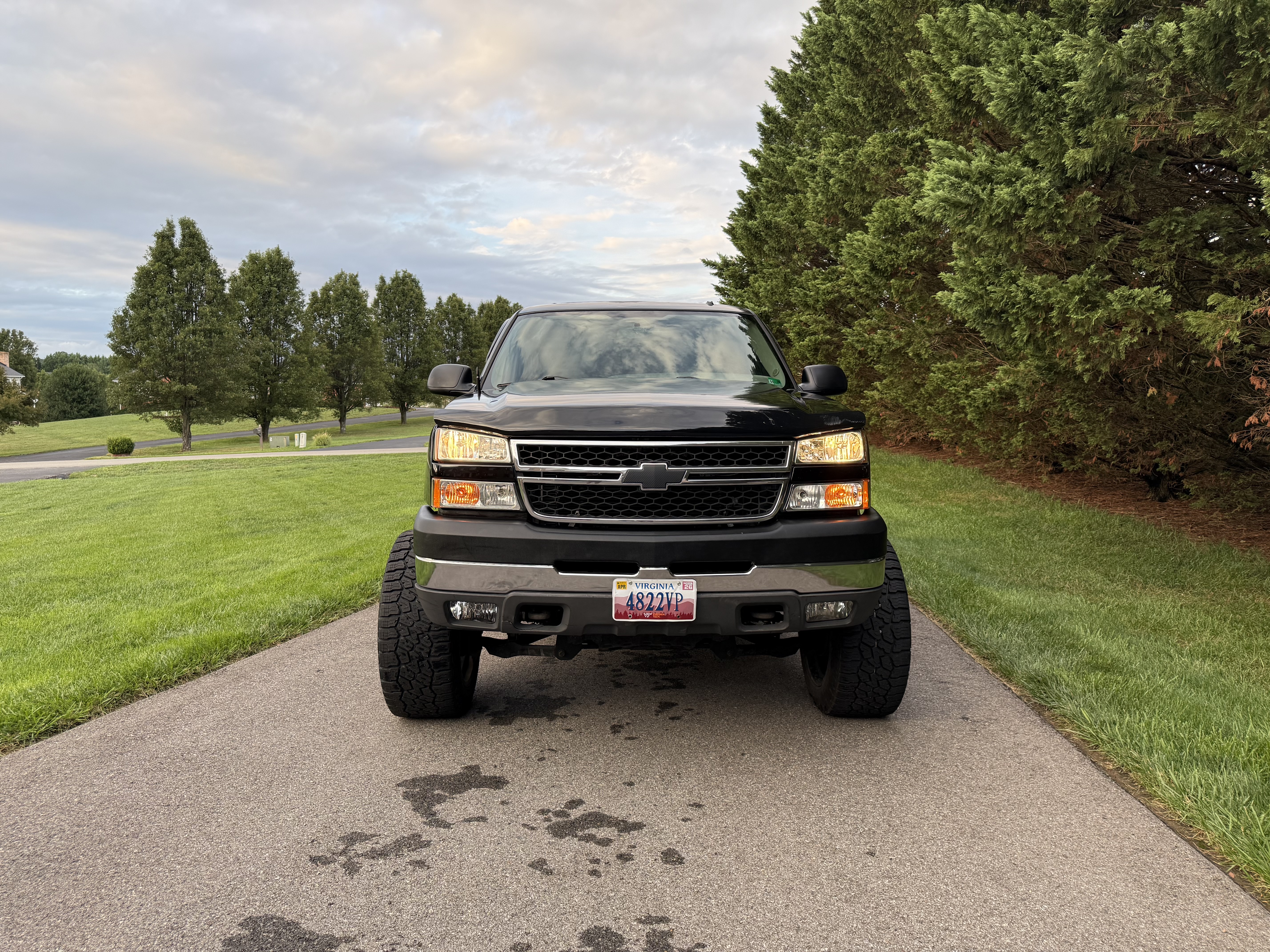 Used 2006 Chevrolet Silverado 2500 LT w/ Onstar Plus Package AWD/4WD image 2
