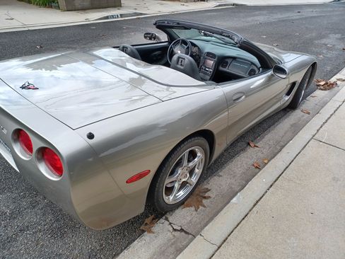 Used 2002 Chevrolet Corvette Convertible w/ Preferred Equipment Group2 image 11