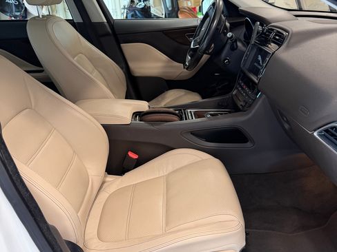 Used 2018 Jaguar F-PACE Prestige image 11