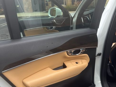 Used 2018 Volvo XC90 T6 Momentum w/ Convenience Package image 8